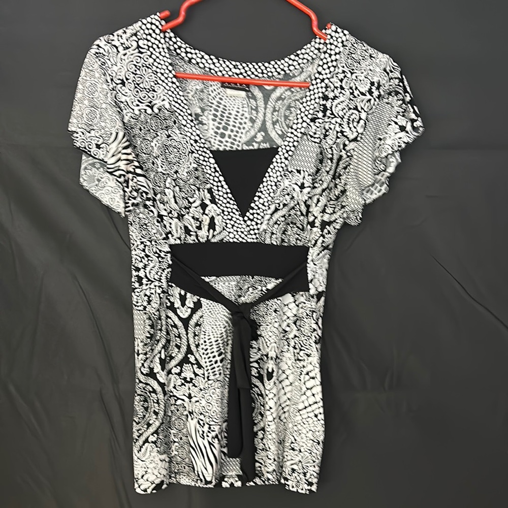 JKLA women’s blouse size medium